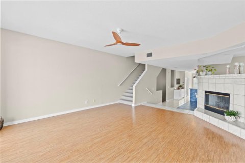 Townhouse in Saint Petersburg, Florida 3 bedrooms, 205.78 sq.m. № 2133984 - photo 26