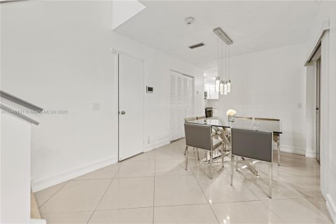 Townhouse in Boca Raton, Florida 3 bedrooms, 113.99 sq.m. № 1846259 - photo 11