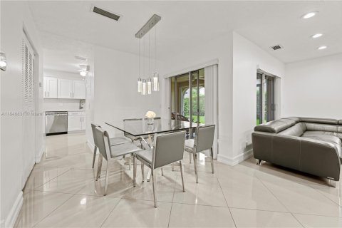 Townhouse in Boca Raton, Florida 3 bedrooms, 113.99 sq.m. № 1846259 - photo 12
