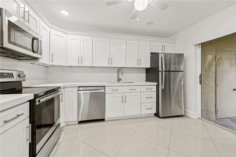 Townhouse in Boca Raton, Florida 3 bedrooms, 113.99 sq.m. № 1846259 - photo 15