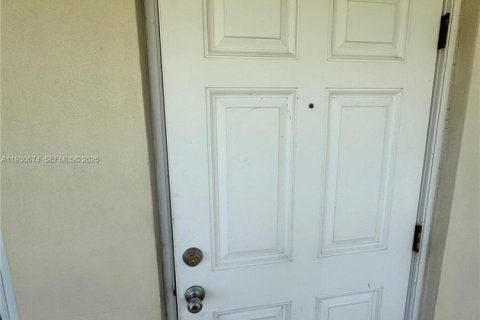 Condominio en West Palm Beach, Florida, 1 dormitorio  № 2034381