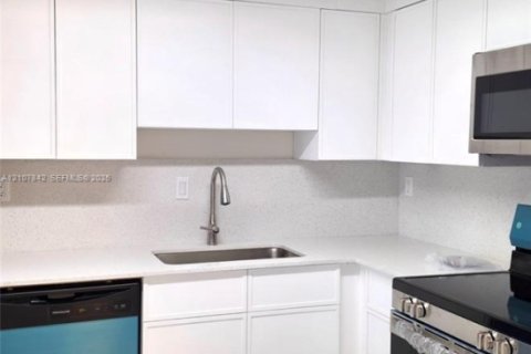 Copropriété à louer à Miami, Floride: 1 chambre, 98.85 m2 № 2433997 - photo 2