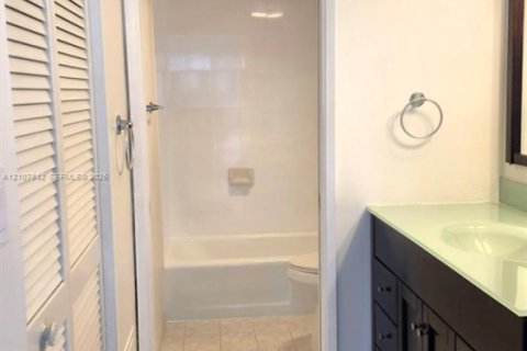 Copropriété à louer à Miami, Floride: 1 chambre, 98.85 m2 № 2433997 - photo 5