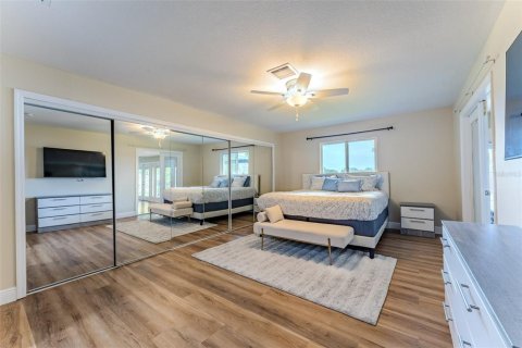 House in Orlando, Florida 3 bedrooms, 239.69 sq.m. № 1828402 - photo 12