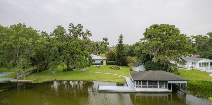 House in Orlando, Florida 3 bedrooms, 239.69 sq.m. № 1828402