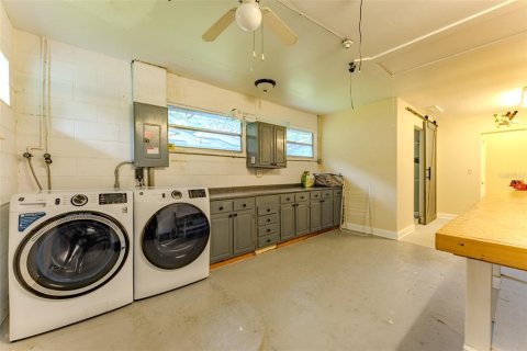 House in Orlando, Florida 3 bedrooms, 239.69 sq.m. № 1828402 - photo 24