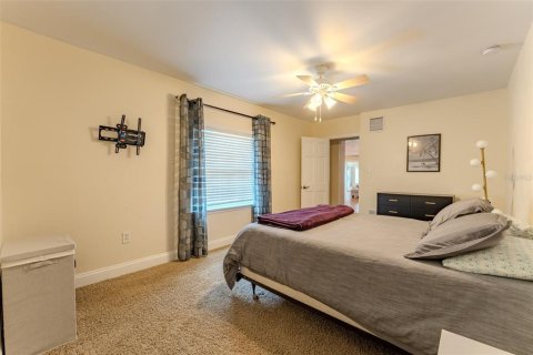 House in Orlando, Florida 3 bedrooms, 239.69 sq.m. № 1828402 - photo 15