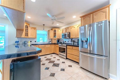House in Orlando, Florida 3 bedrooms, 239.69 sq.m. № 1828402 - photo 8