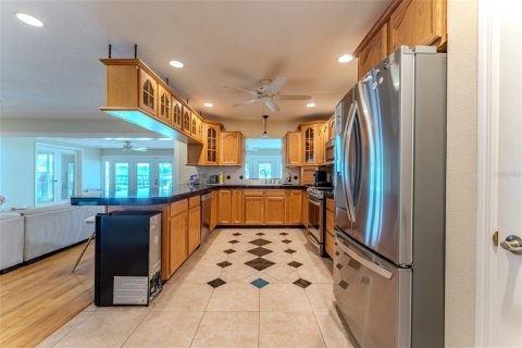 House in Orlando, Florida 3 bedrooms, 239.69 sq.m. № 1828402 - photo 9