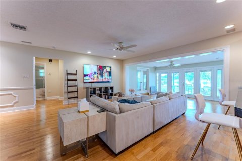 House in Orlando, Florida 3 bedrooms, 239.69 sq.m. № 1828402 - photo 5