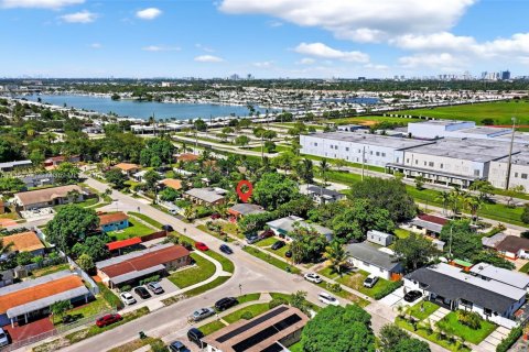 Купить виллу или дом в Майами, Флорида 2 спальни, 108.32м2, № 1990975 - фото 22