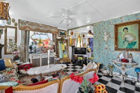 Купить виллу или дом в Майами, Флорида 2 спальни, 108.32м2, № 1990975 - фото 6