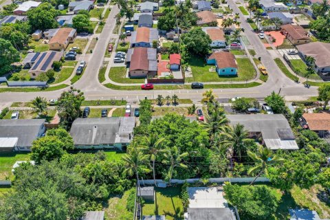 Купить виллу или дом в Майами, Флорида 2 спальни, 108.32м2, № 1990975 - фото 28