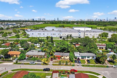 Купить виллу или дом в Майами, Флорида 2 спальни, 108.32м2, № 1990975 - фото 20