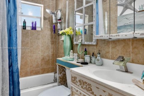 Купить виллу или дом в Майами, Флорида 2 спальни, 108.32м2, № 1990975 - фото 12