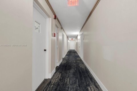 Condominio en venta en Aventura, Florida, 1 dormitorio, 93.37 m2 № 2056862 - foto 16