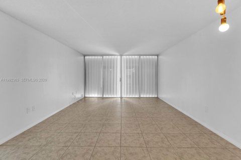 Condominio en venta en Aventura, Florida, 1 dormitorio, 93.37 m2 № 2056862 - foto 5