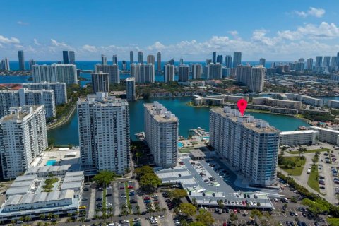 Condominio en venta en Aventura, Florida, 1 dormitorio, 93.37 m2 № 2056862 - foto 21