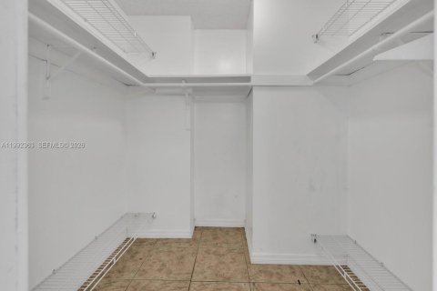 Condominio en venta en Aventura, Florida, 1 dormitorio, 93.37 m2 № 2056862 - foto 14