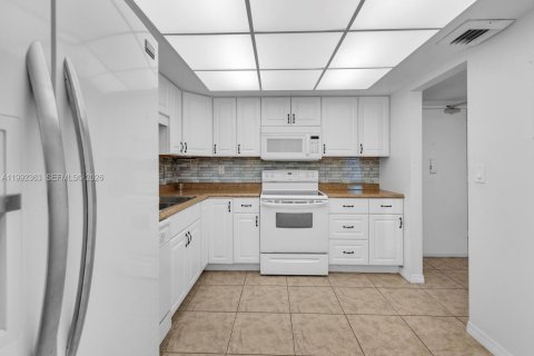 Condominio en venta en Aventura, Florida, 1 dormitorio, 93.37 m2 № 2056862 - foto 2