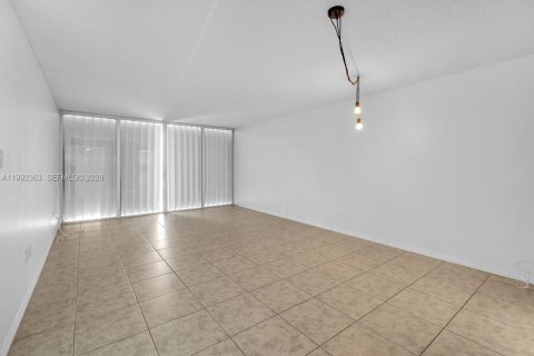Condominio en venta en Aventura, Florida, 1 dormitorio, 93.37 m2 № 2056862 - foto 6