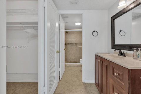 Condominio en venta en Aventura, Florida, 1 dormitorio, 93.37 m2 № 2056862 - foto 13