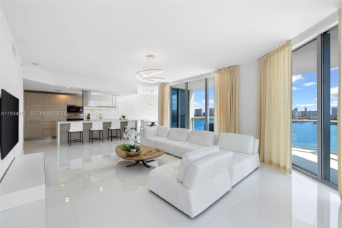Copropriété à vendre à North Miami Beach, Floride: 3 chambres, 221.66 m2 № 1992428 - photo 21