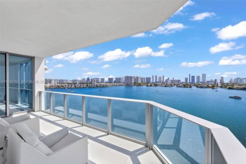 Copropriété à vendre à North Miami Beach, Floride: 3 chambres, 221.66 m2 № 1992428 - photo 5