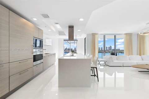 Copropriété à vendre à North Miami Beach, Floride: 3 chambres, 221.66 m2 № 1992428 - photo 13