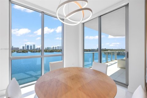 Copropriété à vendre à North Miami Beach, Floride: 3 chambres, 221.66 m2 № 1992428 - photo 16