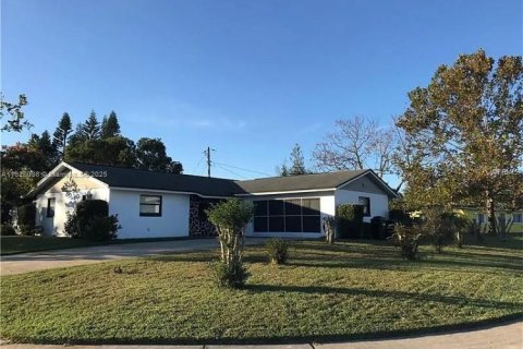 House in Orlando, Florida 3 bedrooms № 1794184 - photo 1