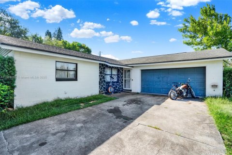 House in Orlando, Florida 3 bedrooms № 1794184 - photo 11