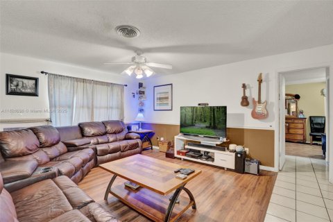 House in Orlando, Florida 3 bedrooms № 1794184 - photo 2