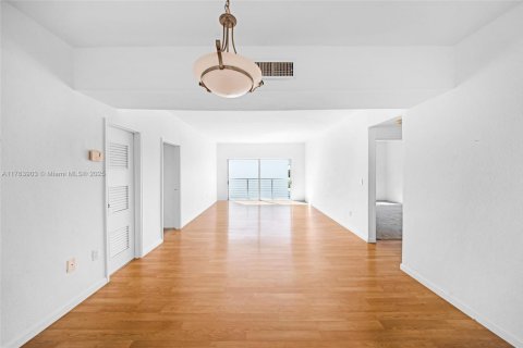 Copropriété à vendre à North Bay Village, Floride: 2 chambres, 96.62 m2 № 1939523 - photo 2