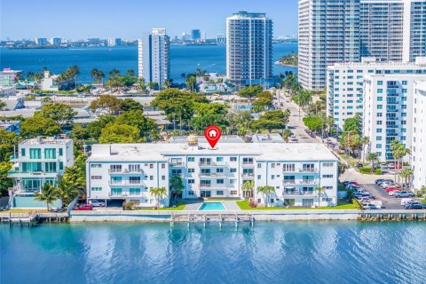 Copropriété à vendre à North Bay Village, Floride: 2 chambres, 96.62 m2 № 1939523 - photo 1