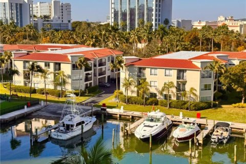 Кондоминиум с 2 спальнями в Авентура, Флорида № 2027355