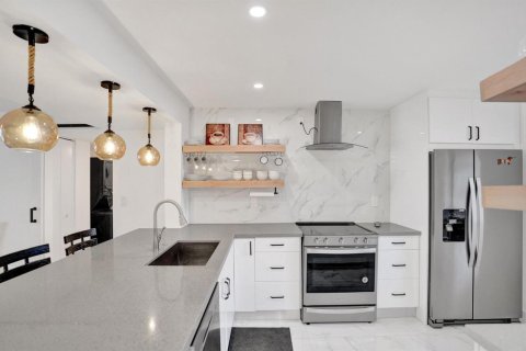 Condo in Coconut Creek, Florida, 2 bedrooms  № 2183024 - photo 16