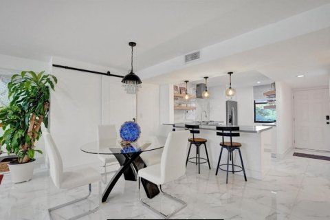 Condo in Coconut Creek, Florida, 2 bedrooms  № 2183024 - photo 25