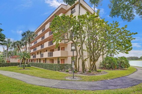 Condo in Coconut Creek, Florida, 2 bedrooms  № 2183024 - photo 6