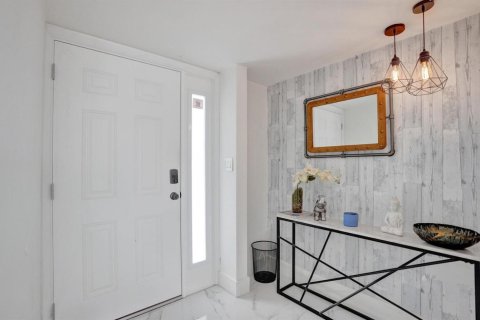 Condo in Coconut Creek, Florida, 2 bedrooms  № 2183024 - photo 12