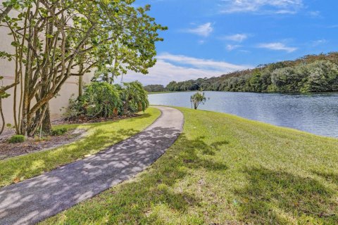 Condo in Coconut Creek, Florida, 2 bedrooms  № 2183024 - photo 5