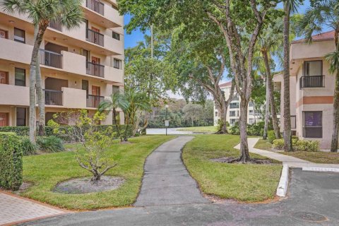 Condo in Coconut Creek, Florida, 2 bedrooms  № 2183024 - photo 3