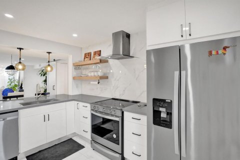 Condo in Coconut Creek, Florida, 2 bedrooms  № 2183024 - photo 20