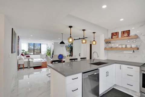 Condo in Coconut Creek, Florida, 2 bedrooms  № 2183024 - photo 18