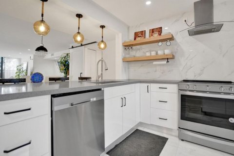 Condo in Coconut Creek, Florida, 2 bedrooms  № 2183024 - photo 23