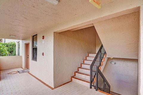 Condo in Coconut Creek, Florida, 2 bedrooms  № 2183024 - photo 9