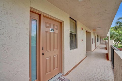 Condo in Coconut Creek, Florida, 2 bedrooms  № 2183024 - photo 13
