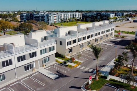 Купить таунхаус в Хомстед, Флорида 4 спальни, 131.74м2, № 2017628 - фото 2