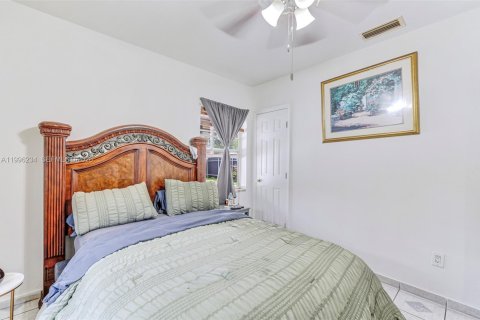 Villa ou maison à vendre à North Miami Beach, Floride: 3 chambres, 81.75 m2 № 2060817 - photo 23