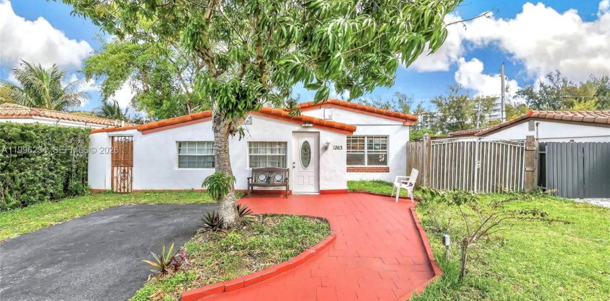 Villa ou maison à North Miami Beach, Floride 3 chambres, 81.75 m2 № 2060817